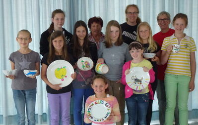 Die stolzen Künstler mit dem Ergebnis ihres Fleißes
