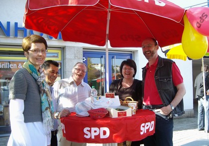 Oster-Infostand mit Kandidaten
