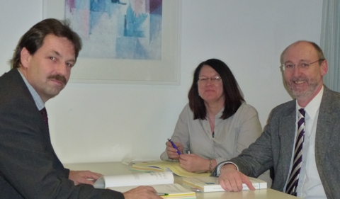 v.l.n.r.: Kämmerer Müller, Sibylle Appel und Lutz Enzensperger