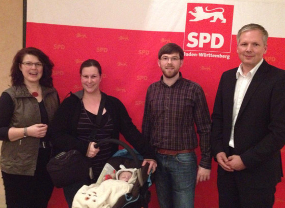 Ute Vogt (MdB und stellv. Vorsitzende der SPD-Bundestagsfraktion), Iris Pohl-Mattern (SPD Vorstandsmitglied und Kreisdelegierte für Schwieberdingen) mit Tochter Katharina, Jens Hübner (SPD Vorstandsmitglied und Kreisdelegierter für Schwieberdingen) und La
