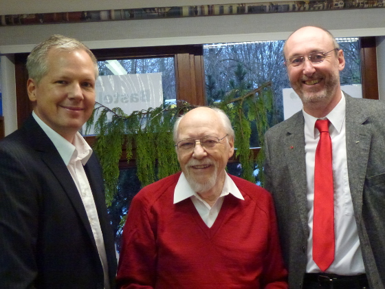 Manfred Gorski (Mitte) ist seit 60 Jaren in der SPD